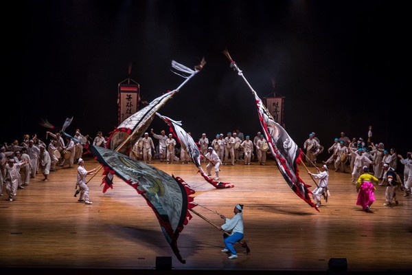 2017년 4월 20일 한국소리문화의의 전당 모악홀에서 있었던 기접몽(技椄夢)공연 사진으로 2,200석 메머드 공연장에서 가진 최초의 유료공연이다.