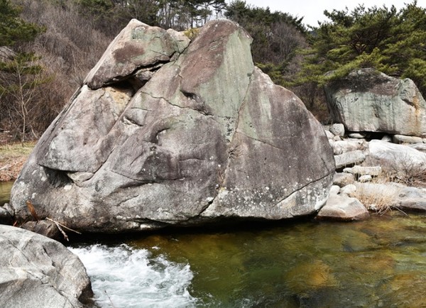함양 안의면 삼형제 바위