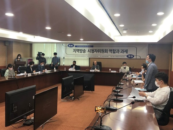 12일 전북대 진수당 3층 회의실에서 열린 '지역방송 시청자위원회 역할과 과제' 토론회