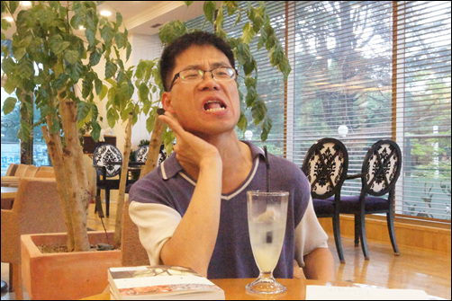 ▲ 거동이 불편하지만, 세상 이슈의 중심까지 과감히 달려가 묻고 또 묻는 이영광 시민기자.