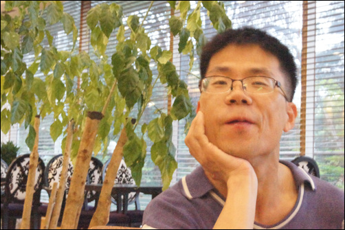 ▲ 전주에서 거의 매일 서울로 유명 인사들을 인터뷰하기 위해 출퇴근(?) 한다는 이영광 시민기자.