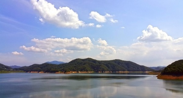 용담호 내부 전경