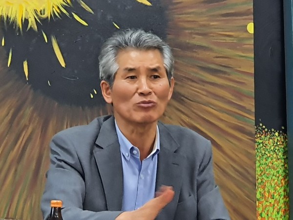 강준만 교수의 열강하는 모습