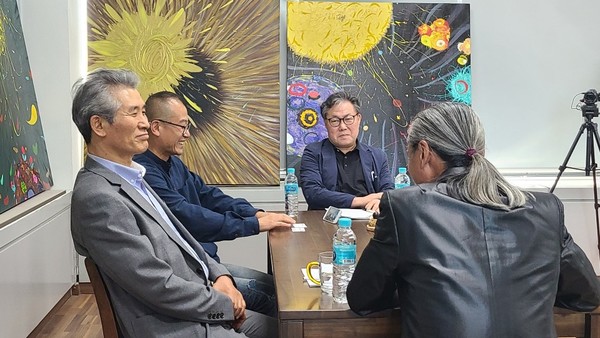 한류의 미래에 관한 토론 모습