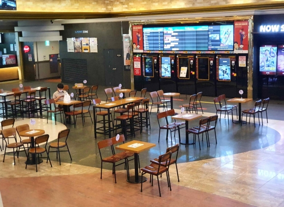 ▲ 관객이 없어 한산한 롯데시네마 전주점(사진=김진호)