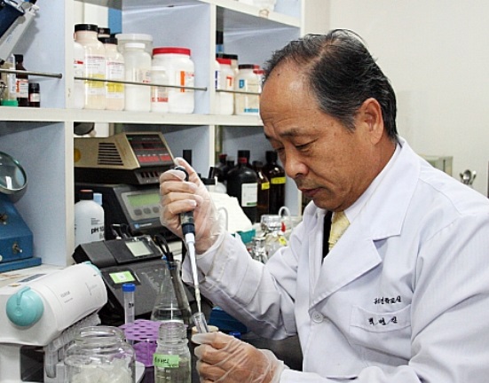 백병걸 교수 2008년 연구모습