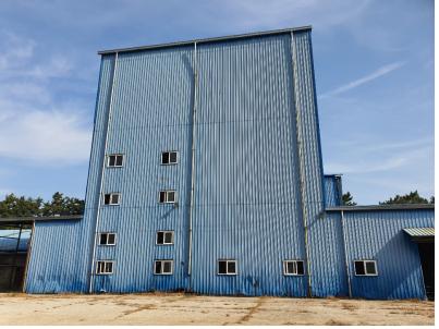 장점마을을 암으로 뒤흔든 흉물스런 비료공장에서 세월호 모습이 아른거린다.