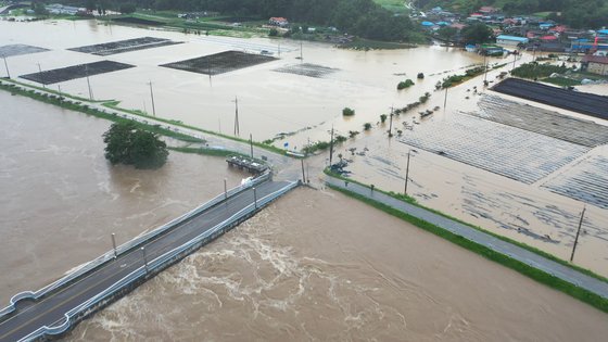  8월 초 집중호우로 전북지역에서 1,400억원 가량의 재산 피해가 발생했다.