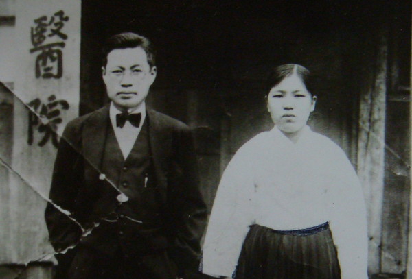 양기준 선생 부부(1930년대 공의 시절: 출처=군산 야구 100년사)