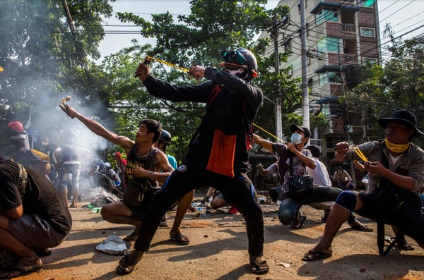 사진 출처: 뉴욕타임스 https://www.nytimes.com/.../myanmar-protests-military...