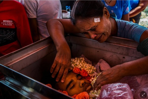 사진 출처: 뉴욕타임스 https://www.nytimes.com/.../myanmar-protests-military...