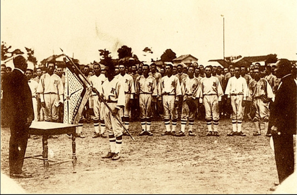제1회 호남중등학교 야구대회 시상식(출처=군산 야구 100년사)