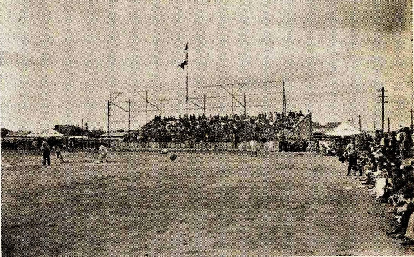 야구대항전 열리고 있는 군산공설운동장(1935년)(출처=군산 야구 100년사)