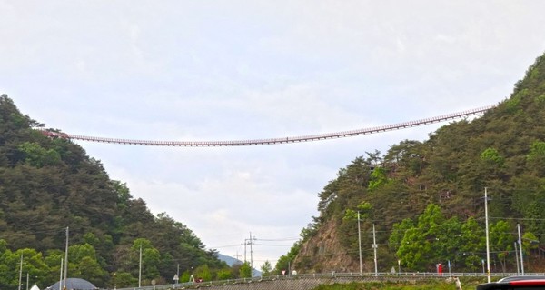           순창군 채계산 출렁다리 전경.