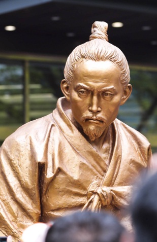 전봉준 장군 동상.