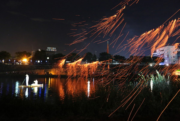 낙화놀이(사진=무주군 제공)