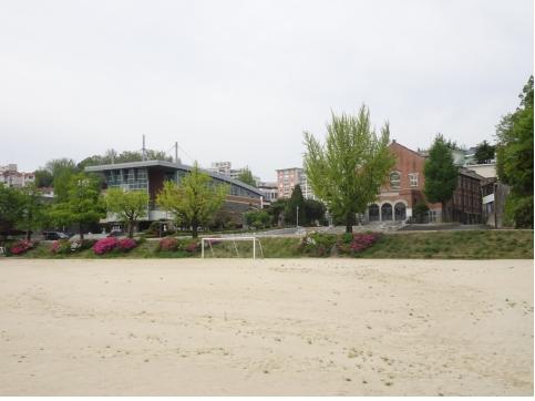 현재의 전주 신흥고 운동장 모습.