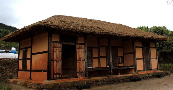 고창군 부안면 선운리 578 미당 서정주 생가.