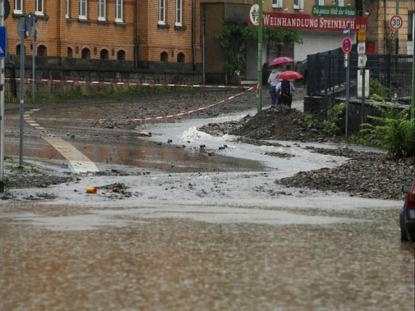 최근 유럽을 강타한 홍수. 우리가 해마다 겪는 호우, 태풍 피해에 비하면 그 강도는 비할 수 없이 약하죠. 그런데 저쪽에서는 익숙하지 않은 문제라서 쩔쩔매고 있습니다.(자료사진)