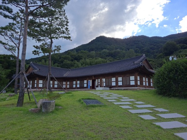 박경리 문학관 전경.