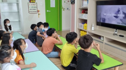 코로나 시대, 사교육비를 들여 학원을 전전하지 않도록 사회적 인프라를 구축하는 일이 동반되어야 한다.(자료 사진)