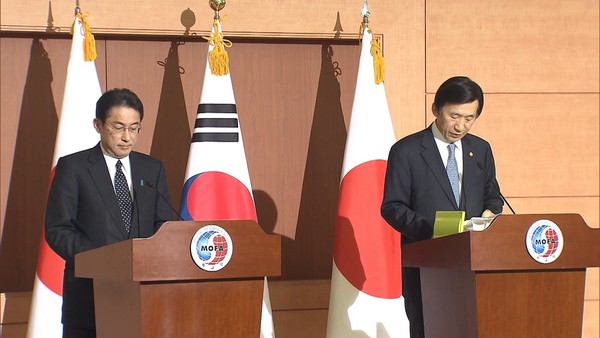 2015년 성노예(위안부) 박근혜 아베 간 협상 때 외교부 장관을 한 윤병세는 엄격하게 처벌 받아야 했었다. 그러나 2017년에 있었던 한·일 간 위안부합의 검토 태스크포스(TF)의 조사는 윤병세 등 엉터리 협상 당사자들에게 면죄부를 주는 조사 실패를 하고 말았다. (자료 사진)