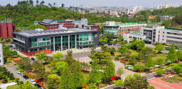 군산대 본관 전경