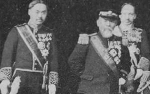 이토 히로부미(오른쪽)와 함께 찍은 이완용(왼쪽) 사진