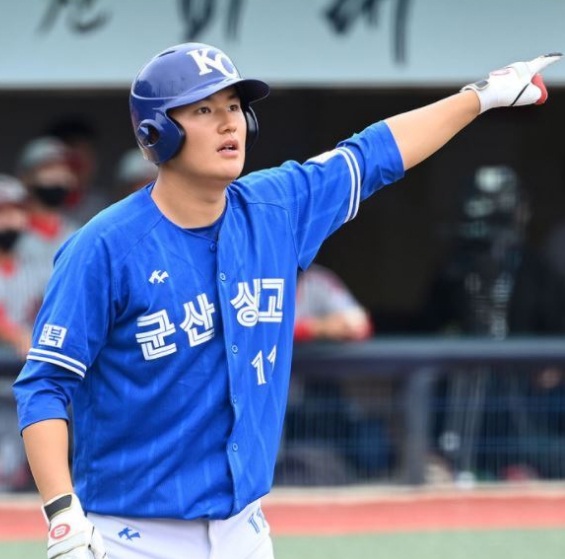 군산상고 4번 타자 김동준