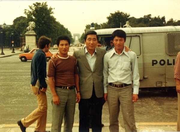 이탈리아 세계선수권대회(1978년 8월)에서 김준환, 김일권 선수와 함께 기념 촬영(출처: 군산 야구 100년사)