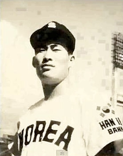 국가대표 선수시절 최관수(출처: 군산 야구 100년사)
