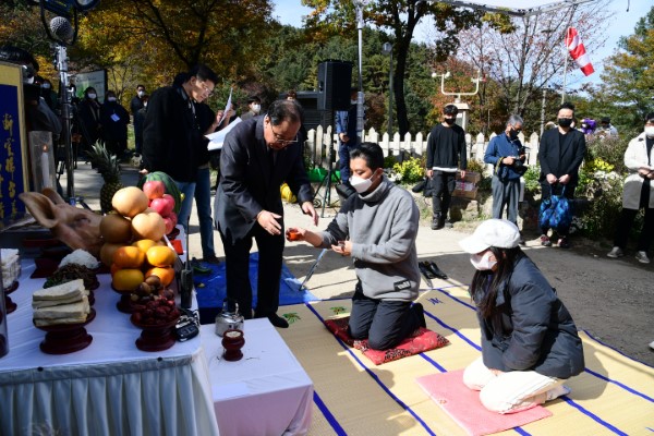         2020년 11월 29일 '지리산 오픈 세트장'에서 실시한 드라마 성공 및 무사고 기원행사.
