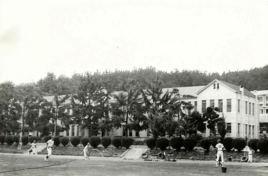 군산상고 전경(출처: 군산 야구 100년사)