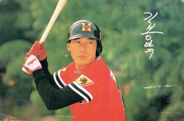 해태타이거즈 시절 김봉연의 스윙 폼(출처: 군산 야구 100년사)