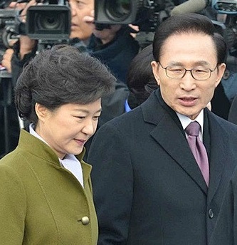 이명박(오른쪽)-박근혜(왼쪽) 전 대통령(자료사진)