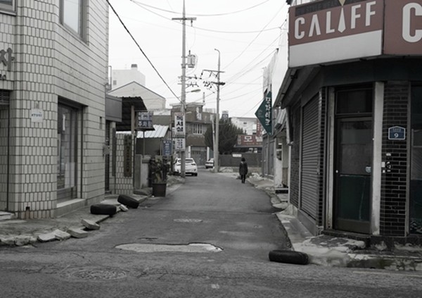 김성한 코치 고향 동네, 오른쪽 건물(califf)이 김 코치 부모가 운영하던 식당 자리