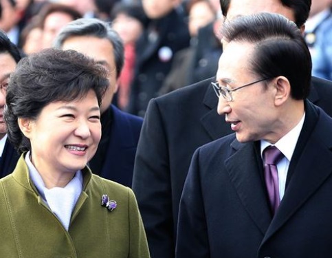 이명박·박근혜 전 대통령(자료사진)