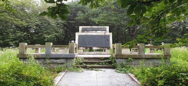 군산시 신흥동에 위치한 채만식 문학비