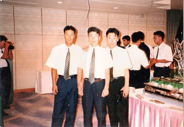 국가대표선수 시절 동료들과 함께(가운데 석수철 선수)