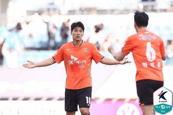 선제골의 주인공 주민규는 1골 1도움을 올리며 맹활약했다(사진=한국프로축구연맹)