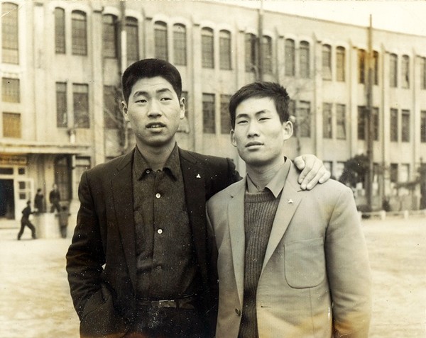 기업은행 입단 첫해인 1962년 김성근(왼쪽) 선수와 최관수(오른쪽) 선수
