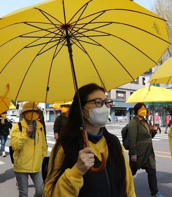 세월호 희생자 유가족들과 함께(사진=전인숙 제공)