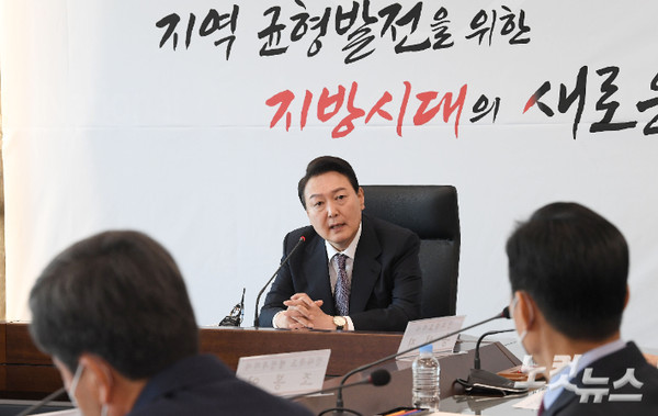 윤석열 대통령 당선자가 20일 전북을 방문, 국민연금공단에서 열린 현안 간담회에서 모두발언을 하고 있다.(사진=노컷뉴스)