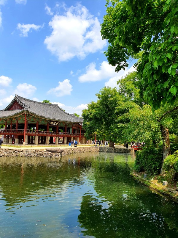                     오작교 끝에서 바라본 광한루 전경