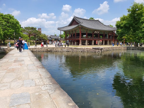 광한루 호수를 이어주는 오작교 