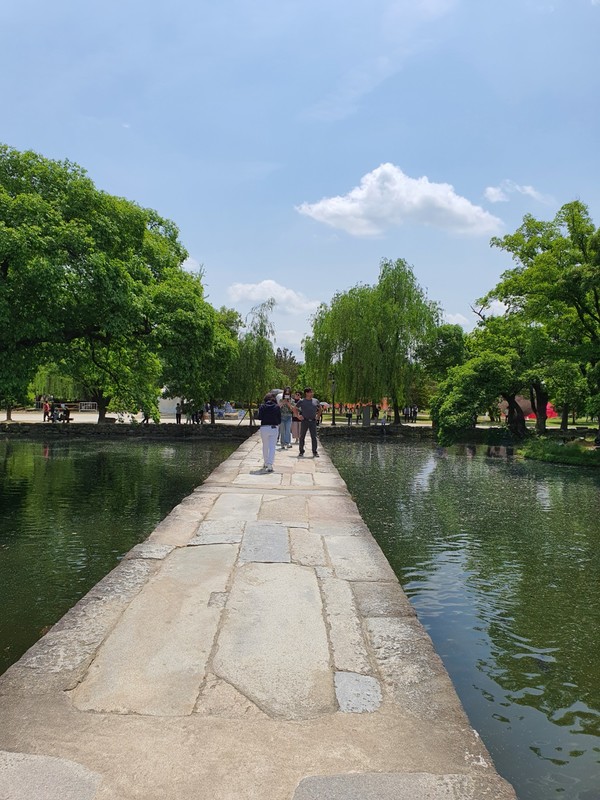                             돌로 만든 오작교 