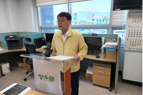 장영수 전 장수군수가 지난달 22일 기자회견을 열고 무소속 장수군수 출마를 선언했다.(사진=장영수 예비후보 측 제공)