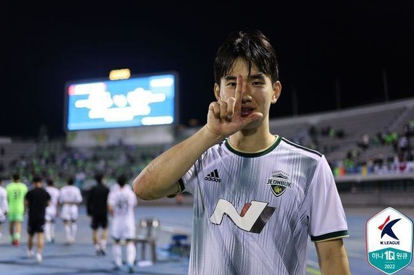 자책골을 끌어낸 전북 현대 김진규는 이날 경기의 MOM으로 선정됐다.(사진=한국프로축구연맹)