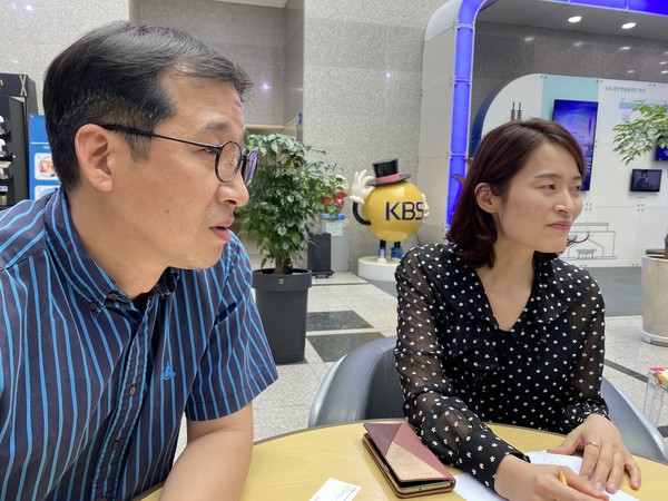 KBS 광주총국의 김무성·조나영 PD(사진 왼쪽부터)