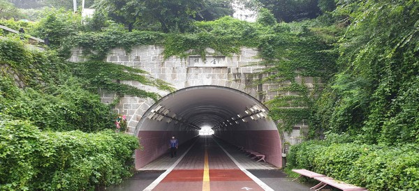 군산시 금동에 위치한 '해망굴'